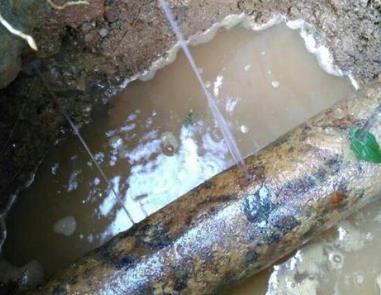 杭州楼顶渗水维修公司分享下地暖漏水的原因及检测方法。